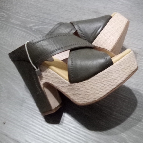 Vintage Criss Cross  Platform Leather  Wrapped Heel Sandals - Picture 3 of 16